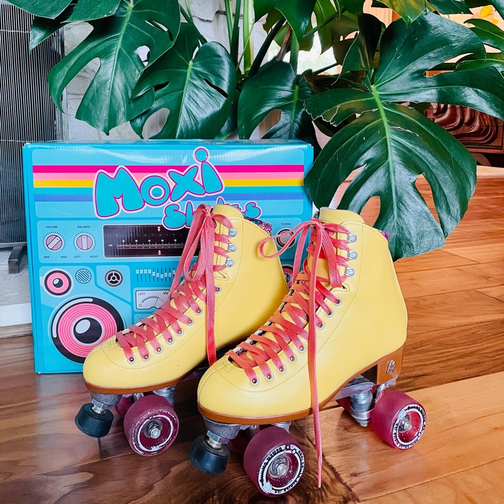 Moxi Roller Skates sz 7 (US 8-8.5)